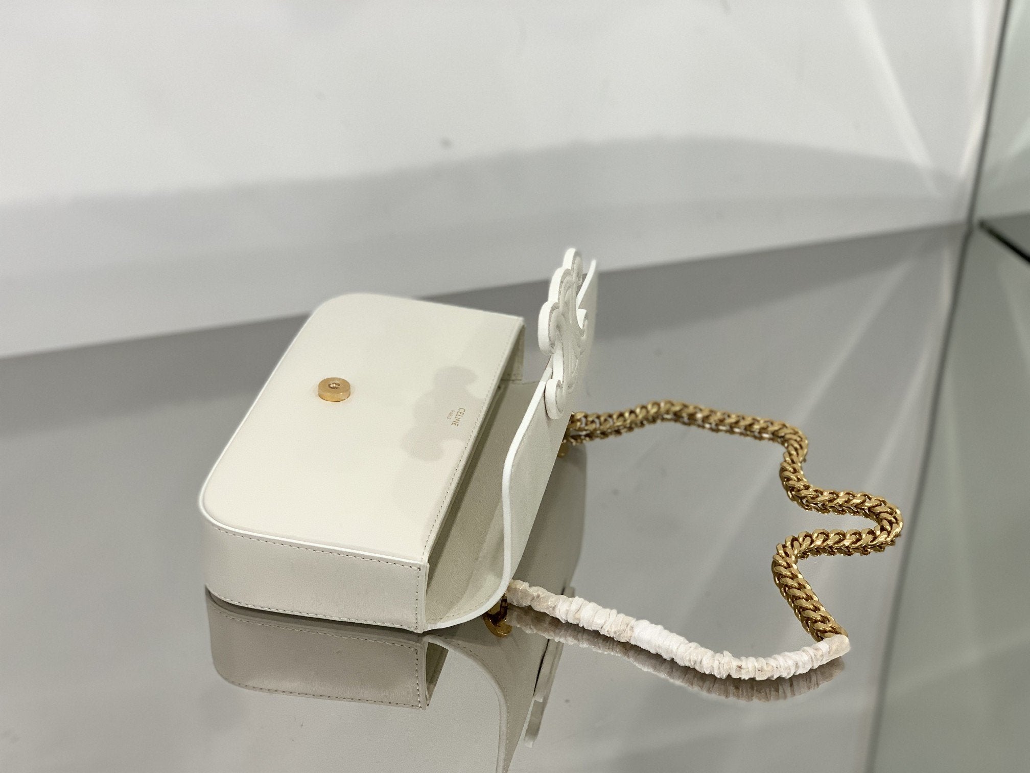 Chain Shoulder Bag Cuir Triomphe White For Women 7.9in/20cm