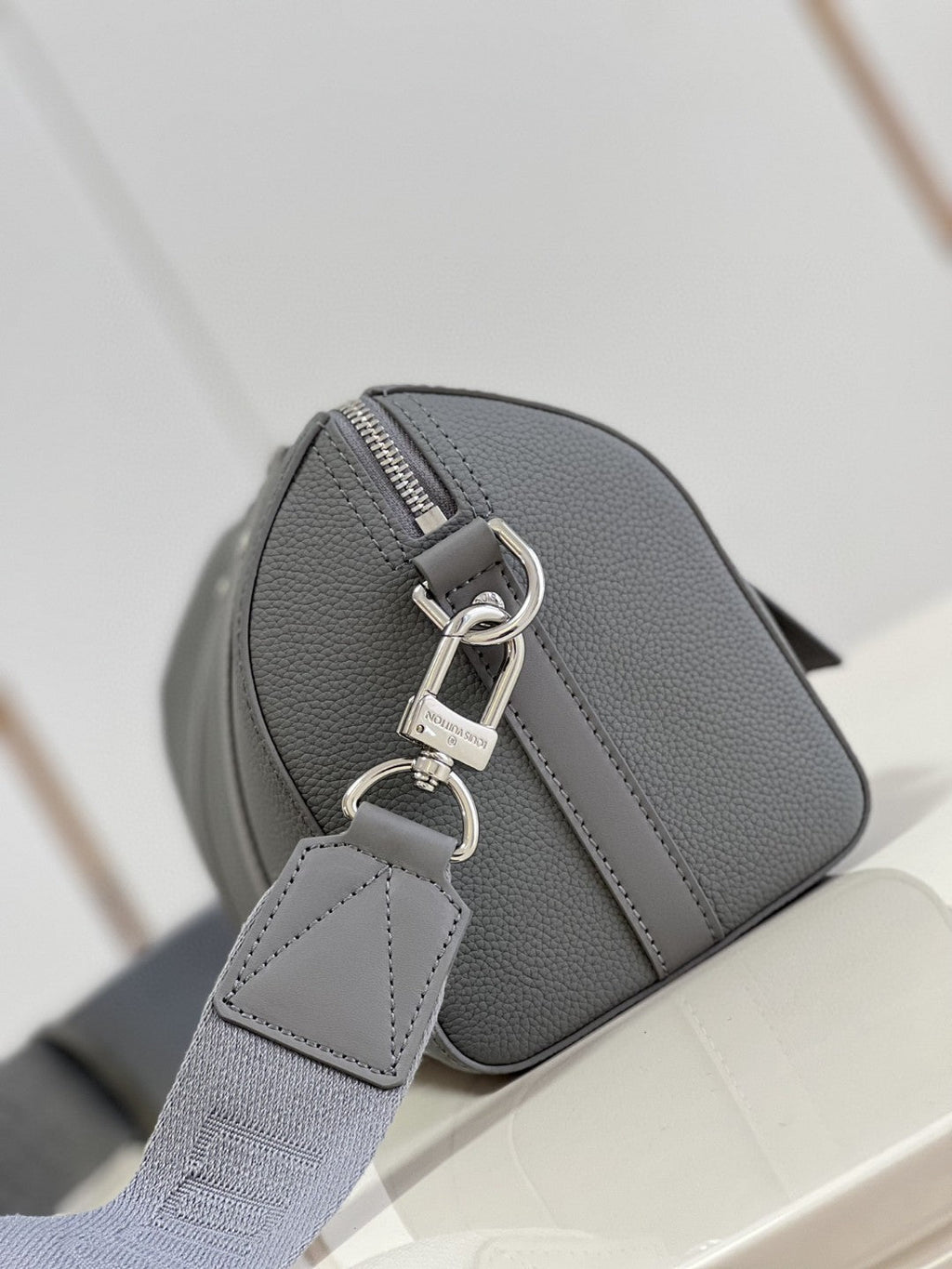 Louis Vuitton City Keepall Aerogram Grey For Men, Bags, Shoulder And Crossbody Bags 10.6in/27cm Louis Vuitton M59328