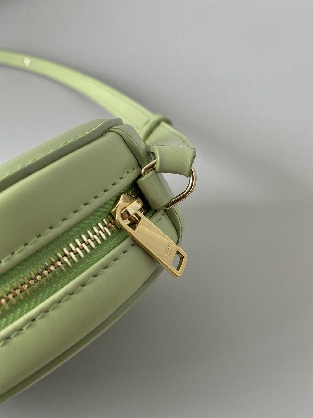 Crossbody Oval Purse Cuir Triomphe Mint Green For Women 6in/16cm