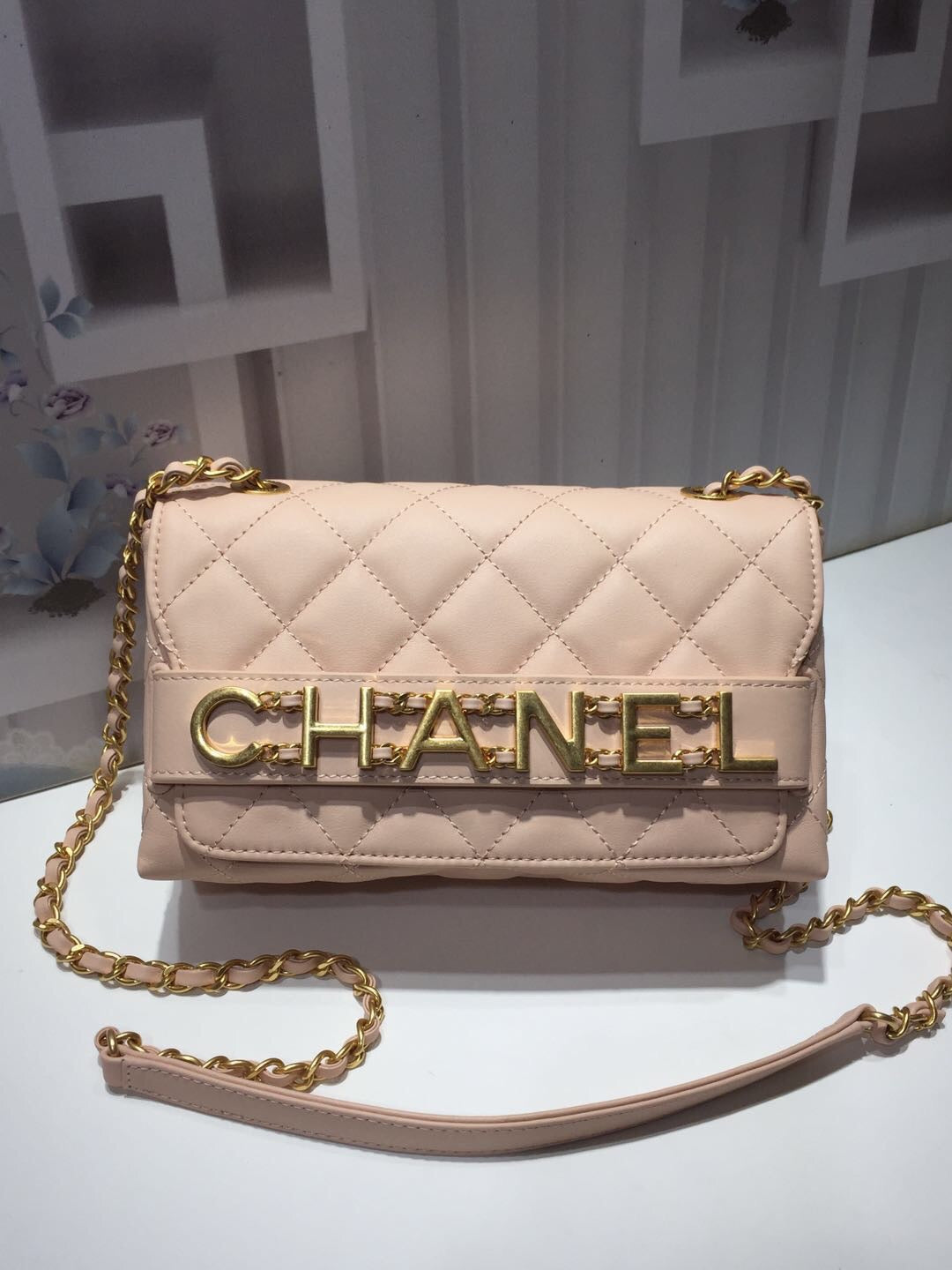 ChanelFront Logo Small GlamIap Bag Gold Hardware Creme For Women Handbags, Shoulder Bags 8.2in/21cm AS1490
