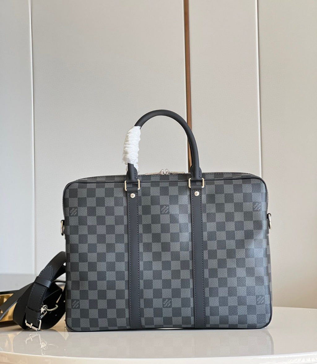 Louis Vuitton Porte Documents Voyage PM Damier Graphite Canvas For Men, Bags, Shoulder And Crossbody Bags 13.8in/35cm Louis Vuitton N41478