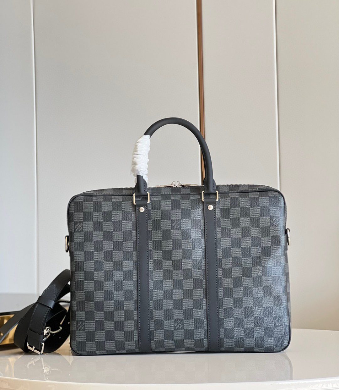 Louis Vuitton Porte Documents Voyage PM Damier Graphite Canvas For Men, Bags, Shoulder And Crossbody Bags 13.8in/35cm Louis Vuitton N41478