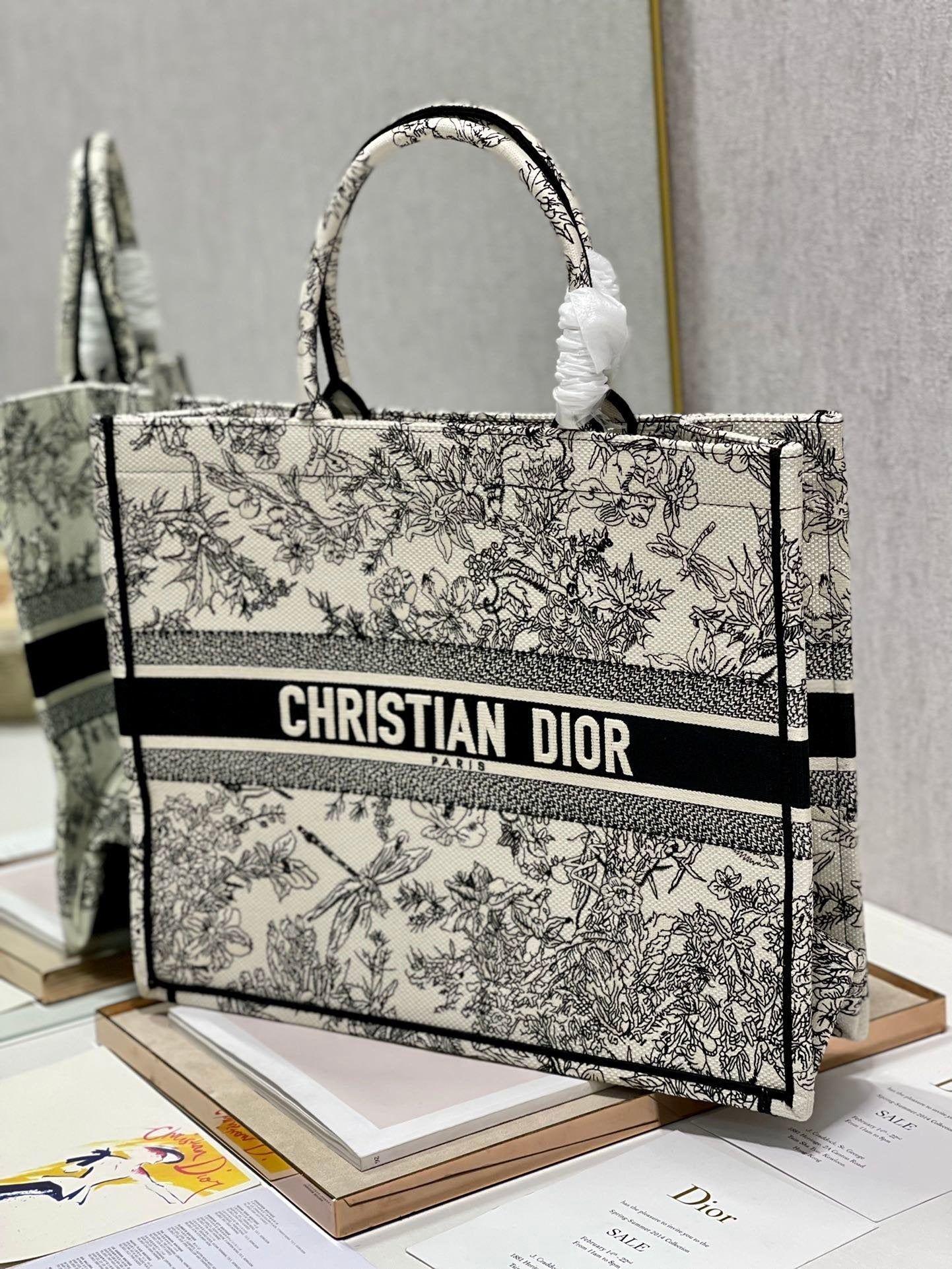 Dior Large Book Tote Blue Toile de Jouy Flowers Embroidery, Blue/Beige, For Women Women’s Handbags, Shoulder Bags, 42cm CD M1286ZTQW_M808