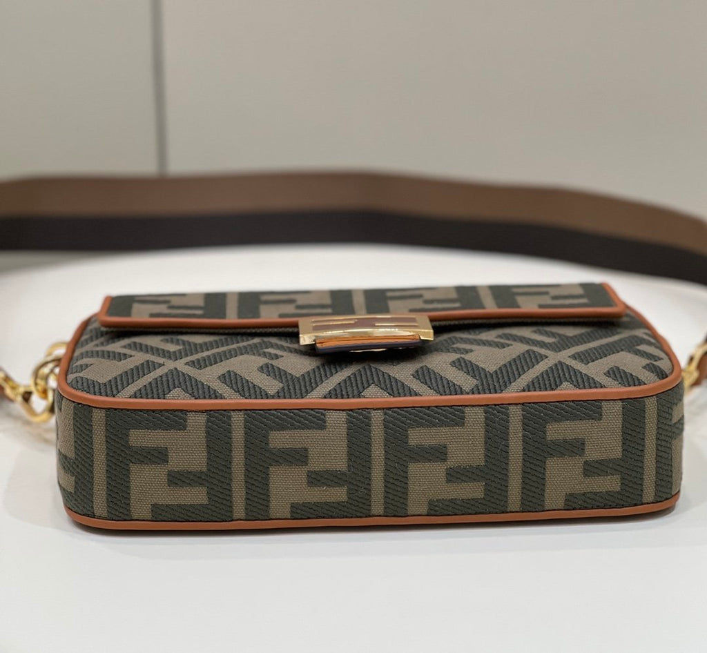 Baguette Khaki For Women, Women’s Handbags, Shoulder And Crossbody Bags, 10.6in/27cm FF 8BR600