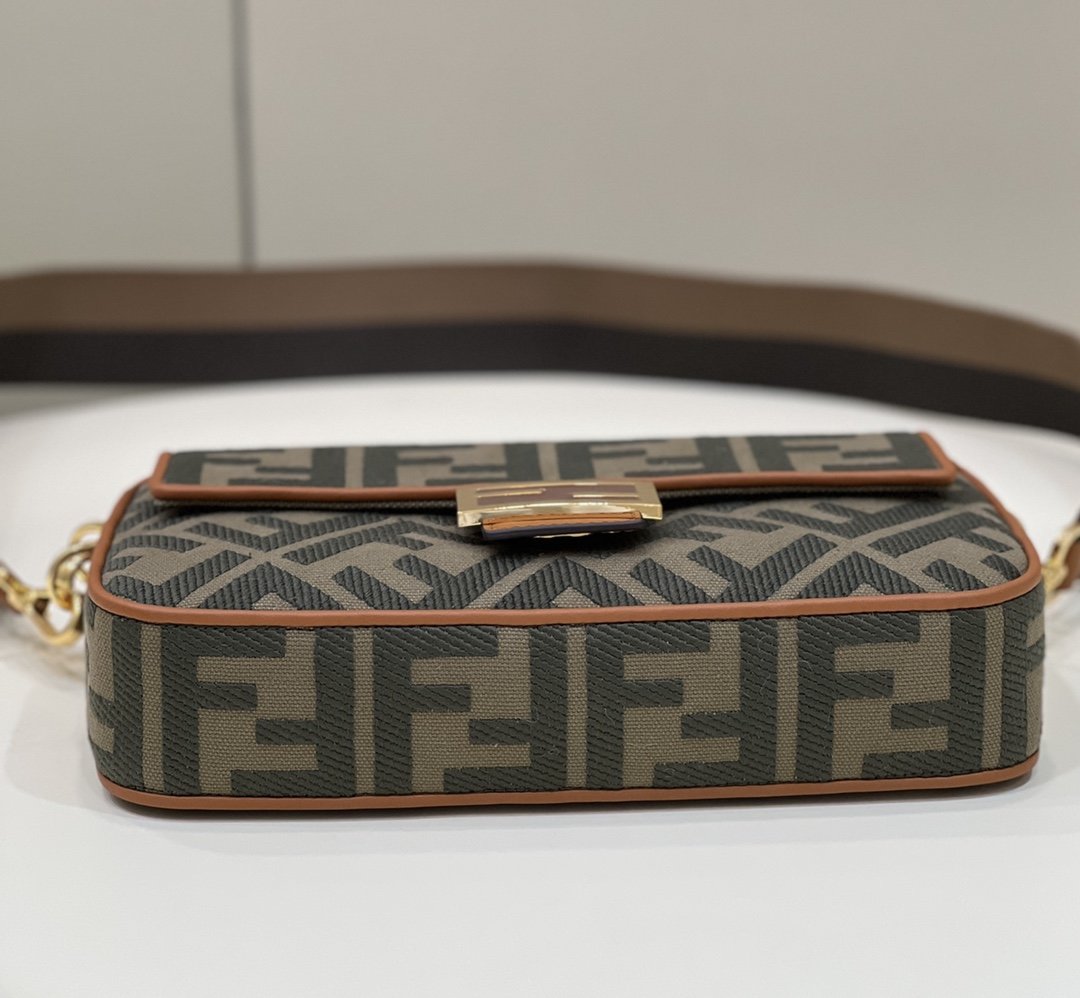 Baguette Khaki For Women, Women’s Handbags, Shoulder And Crossbody Bags, 10.6in/27cm FF 8BR600