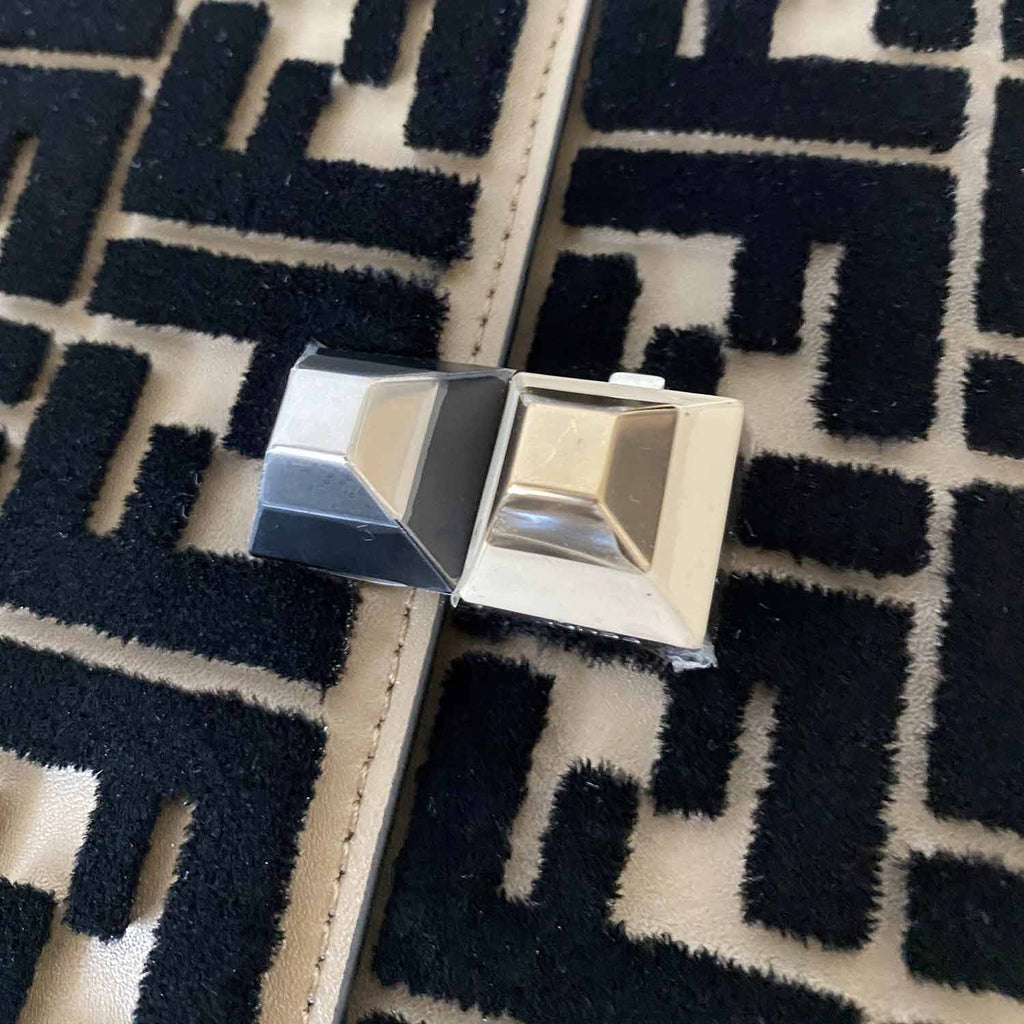 Fendi Kan I Zucca VeLouis Vuittonet Medium Shoulder Bag
