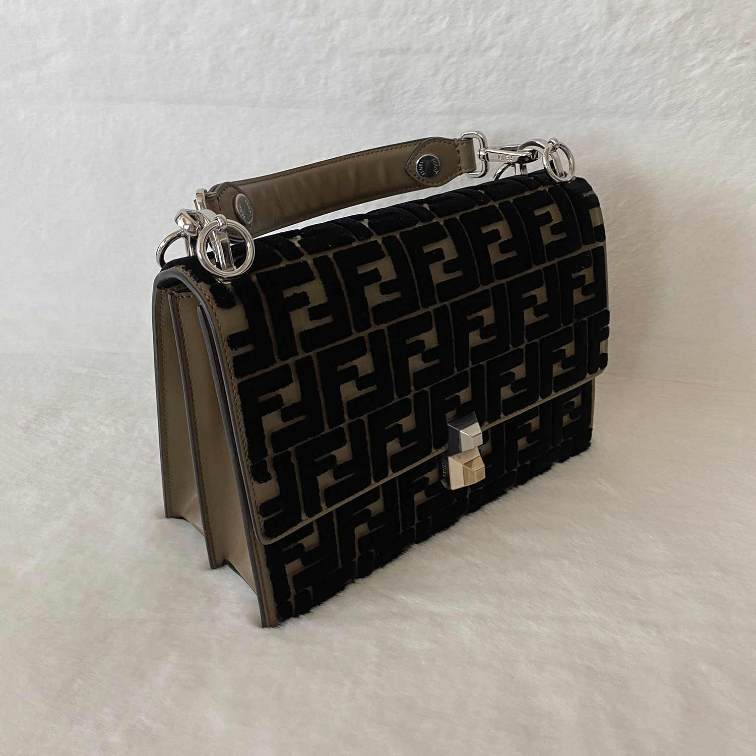 Fendi Kan I Zucca VeLouis Vuittonet Medium Shoulder Bag