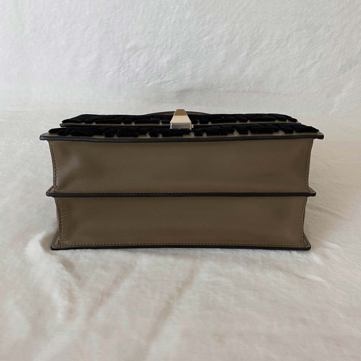 Fendi Kan I Zucca VeLouis Vuittonet Medium Shoulder Bag
