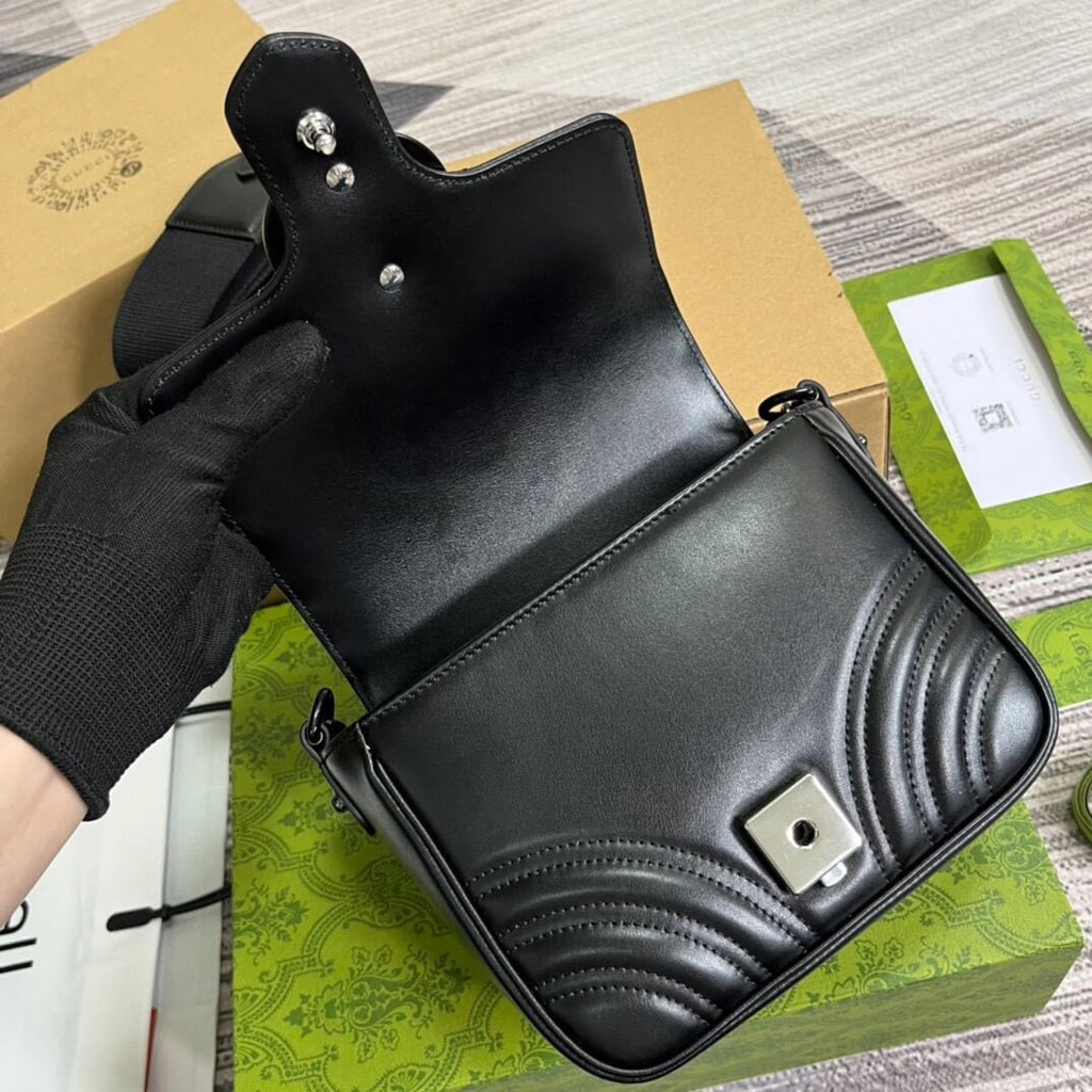Gucci 739681 Marmont shoulder bag 18cm black Leather