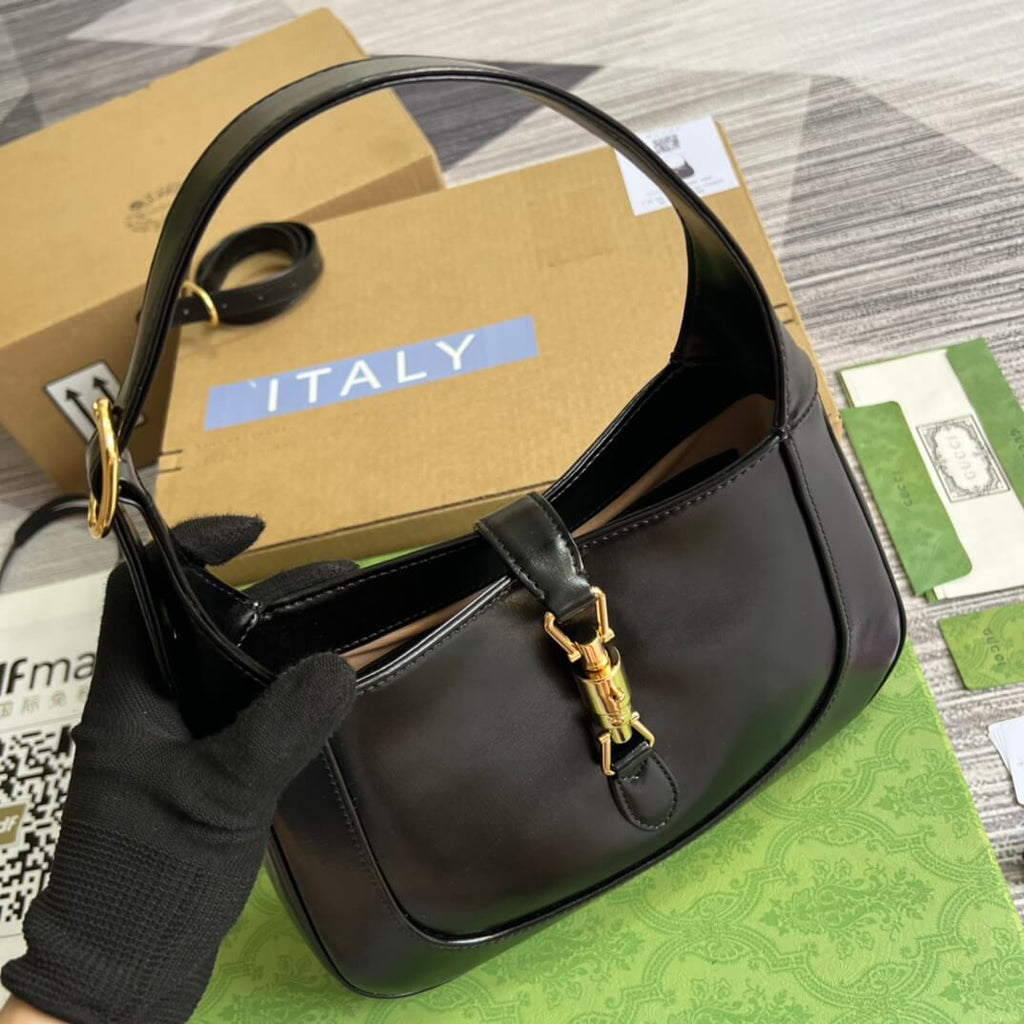 Gucci 636709 subaxillary bag 28cm black cowhide