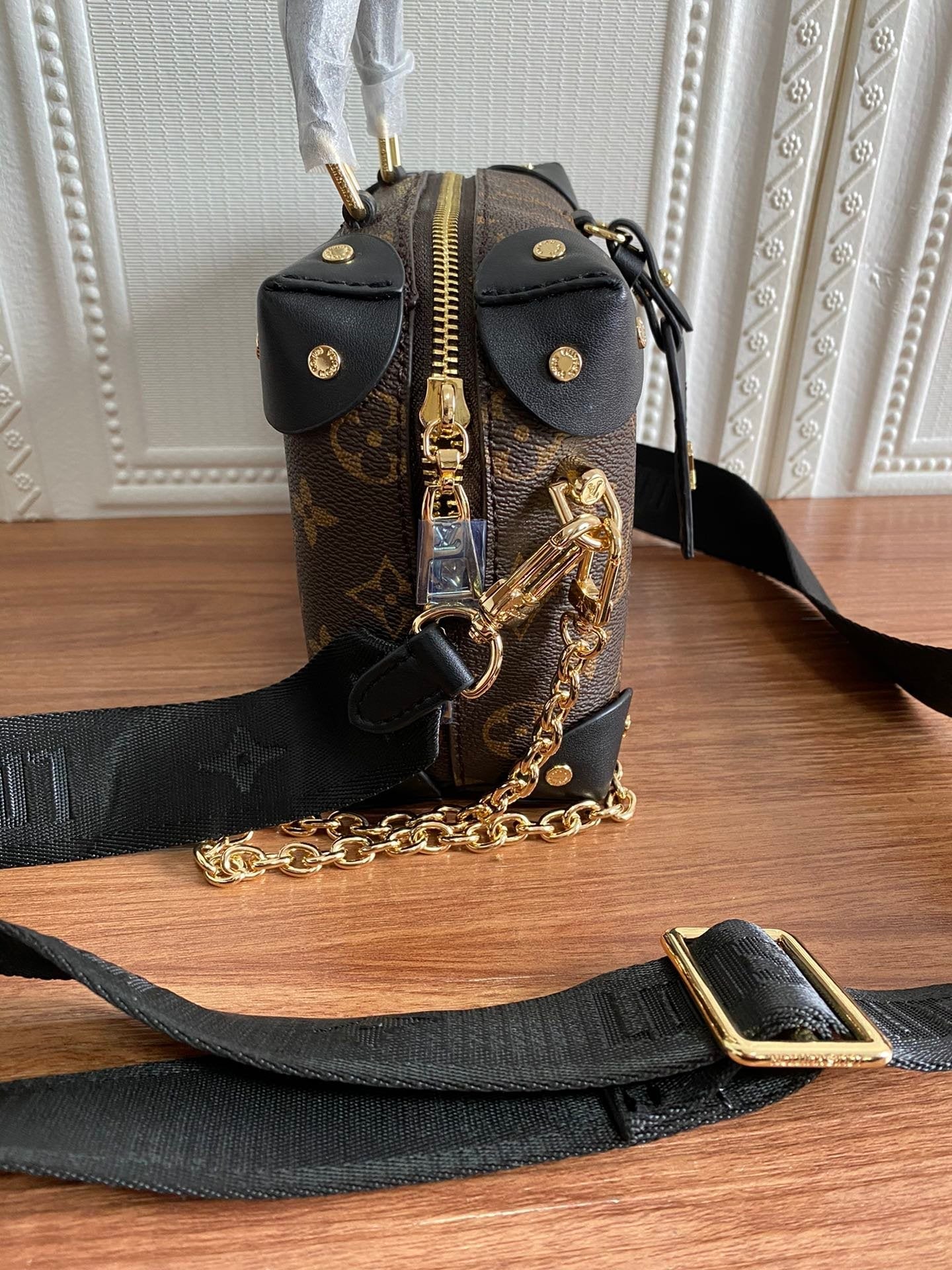 Elite Carryalls