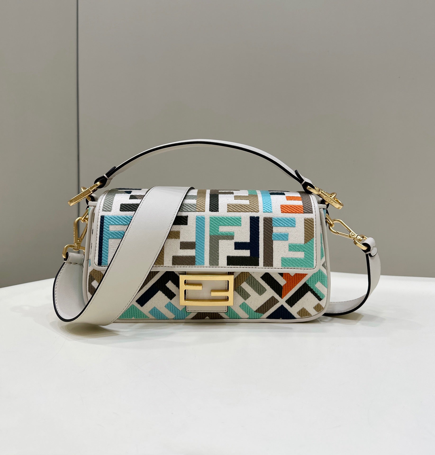 Elite Carryalls