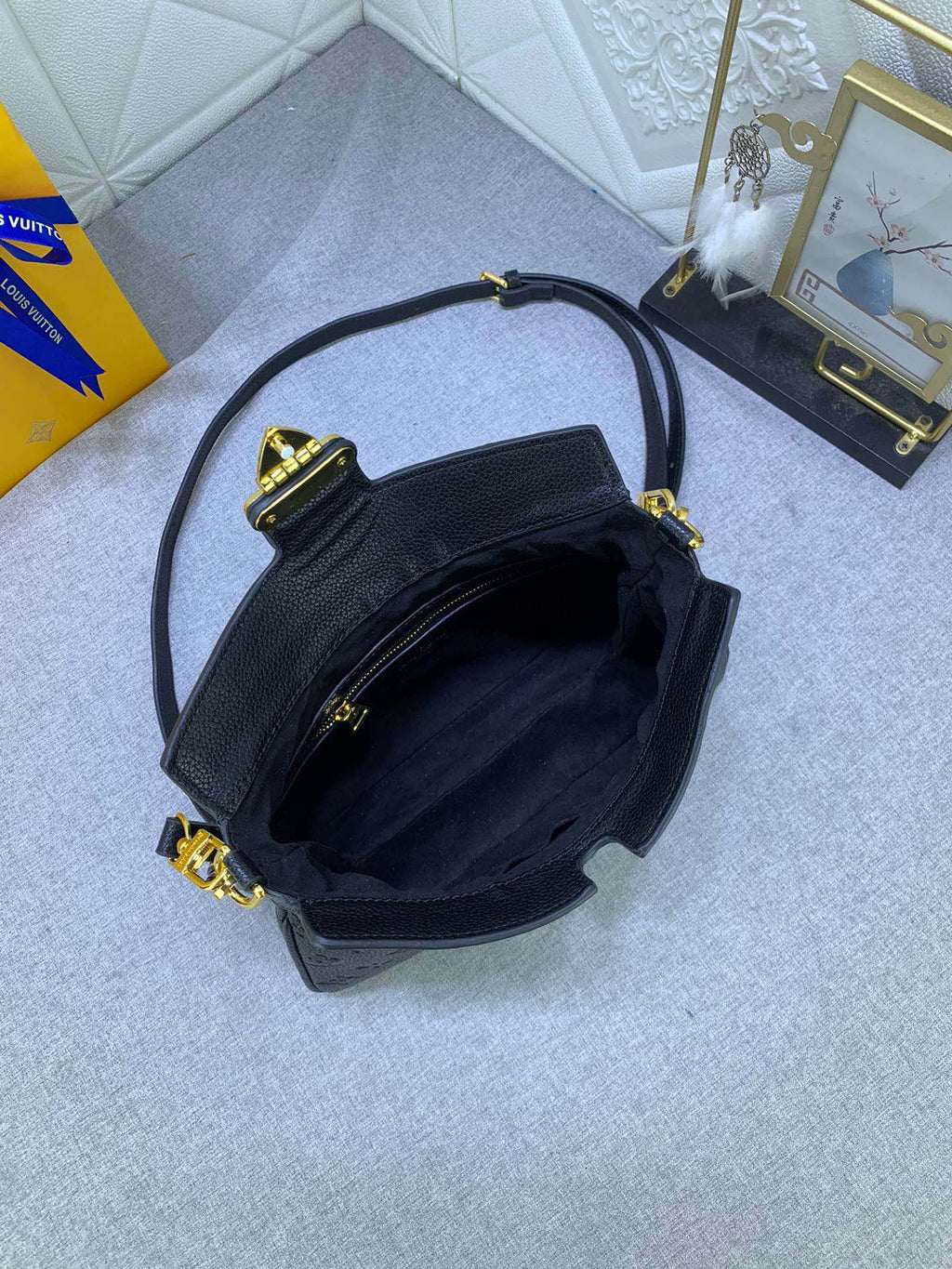 Elite Carryalls