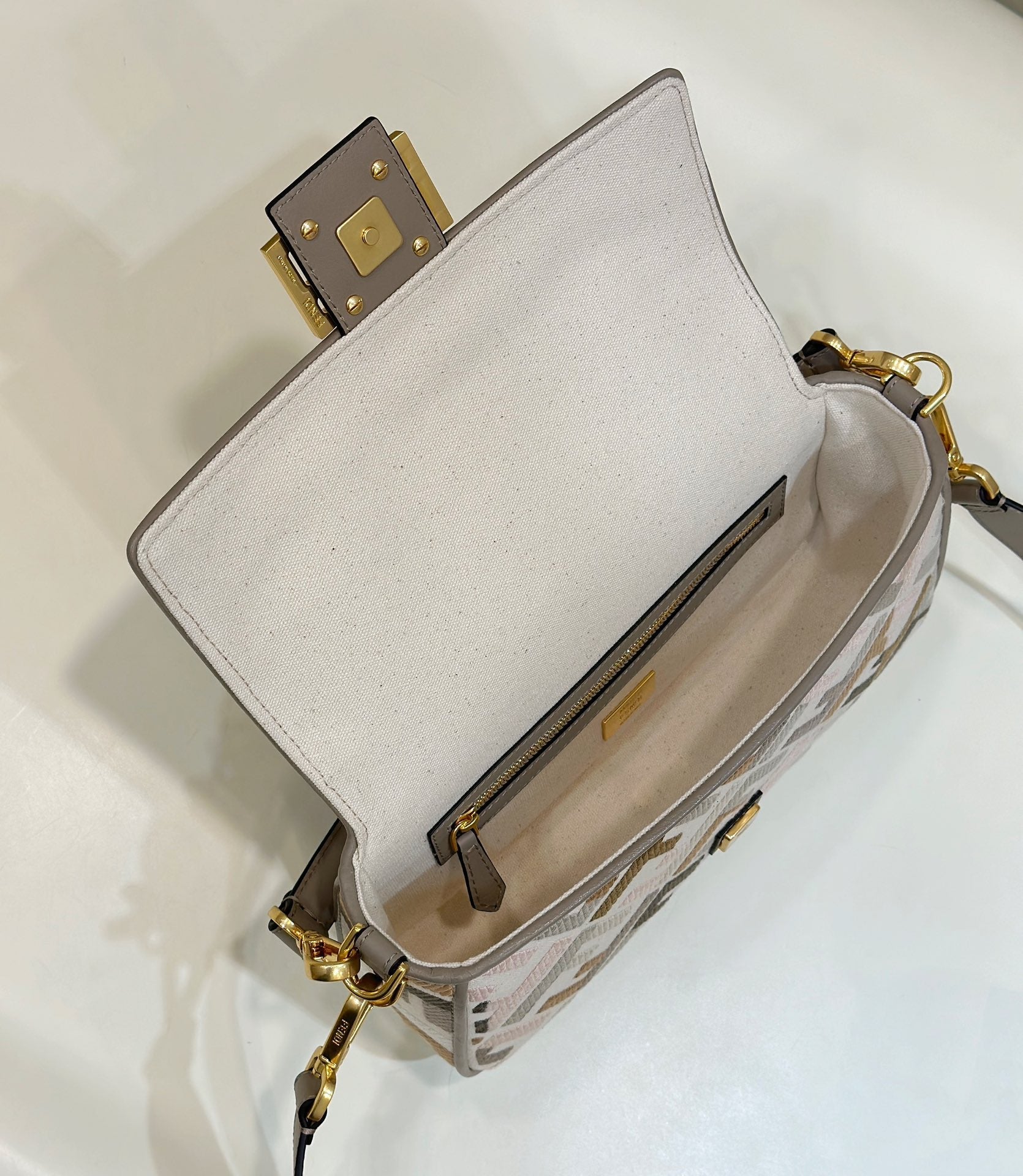 Elite Carryalls