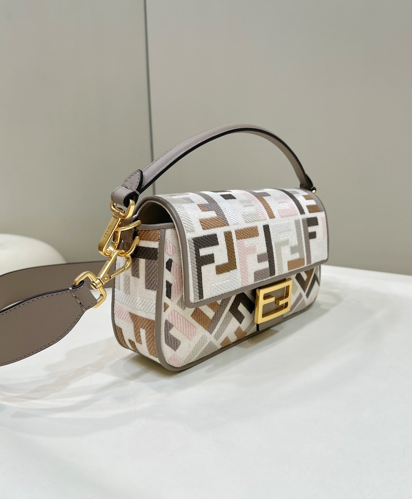 Elite Carryalls