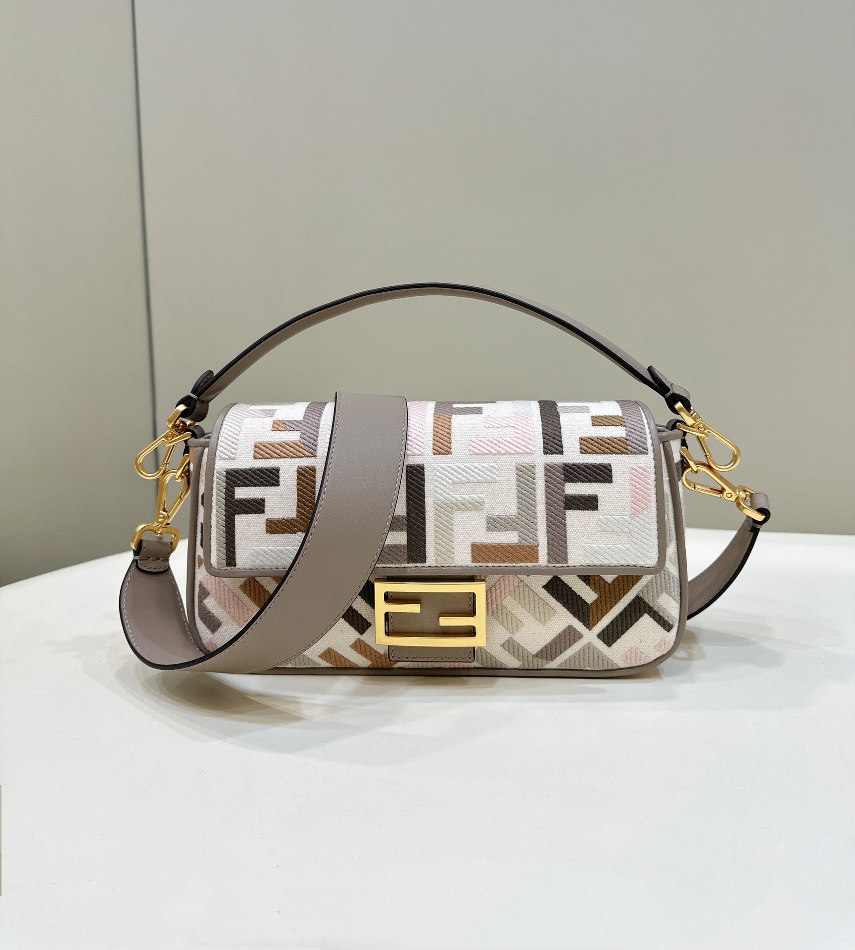 Elite Carryalls
