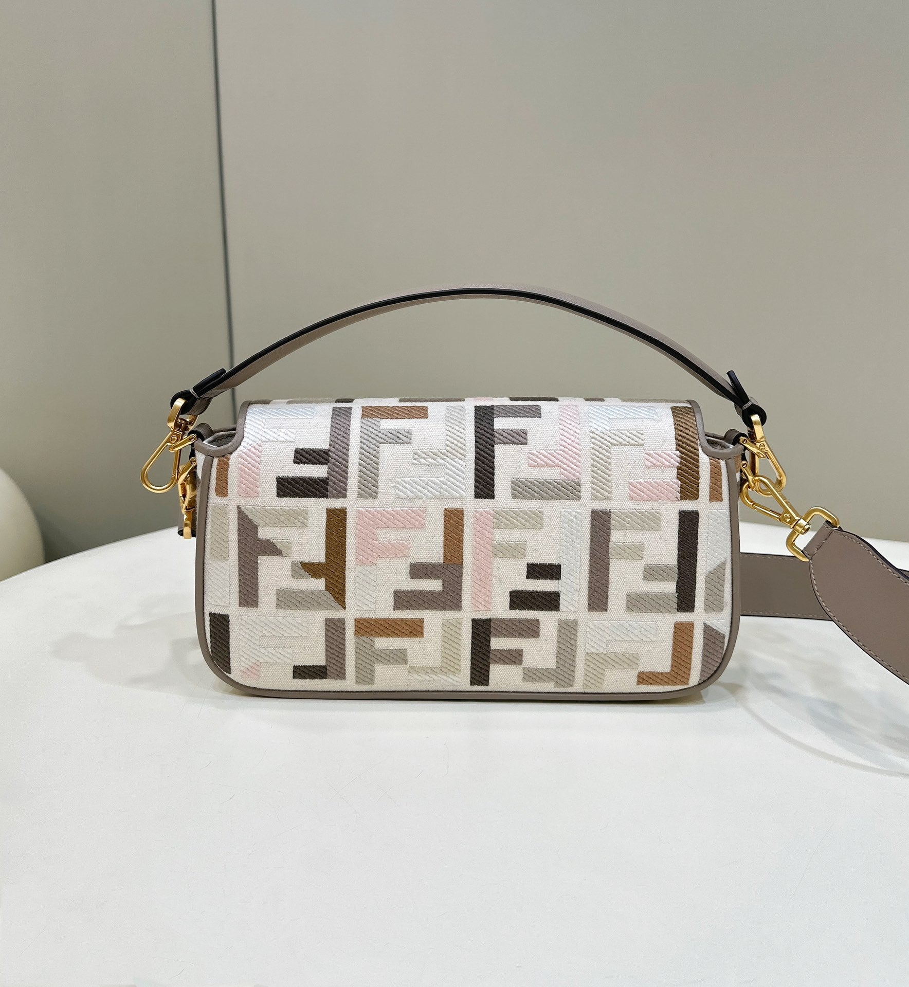 Elite Carryalls