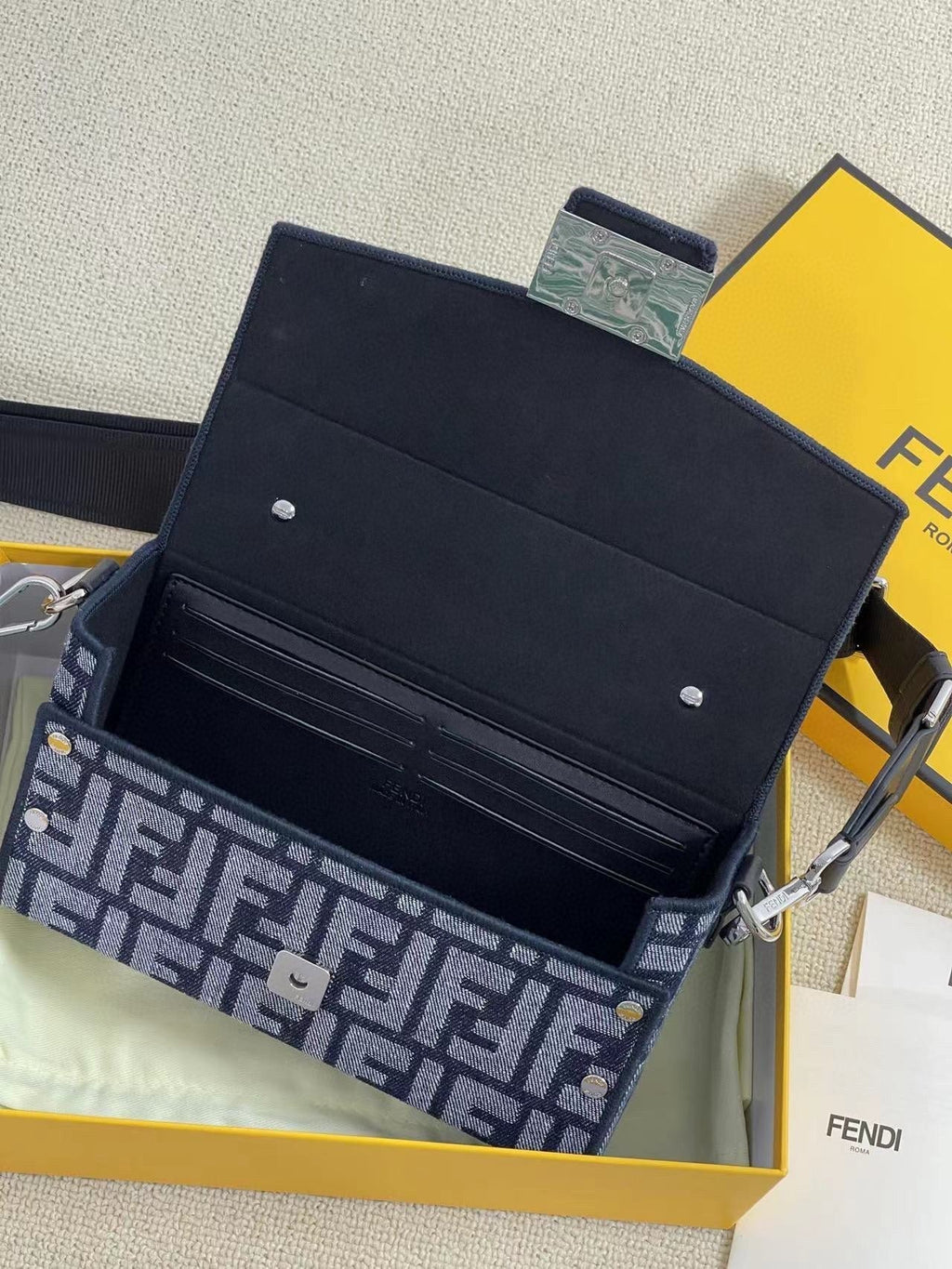 Elite Carryalls