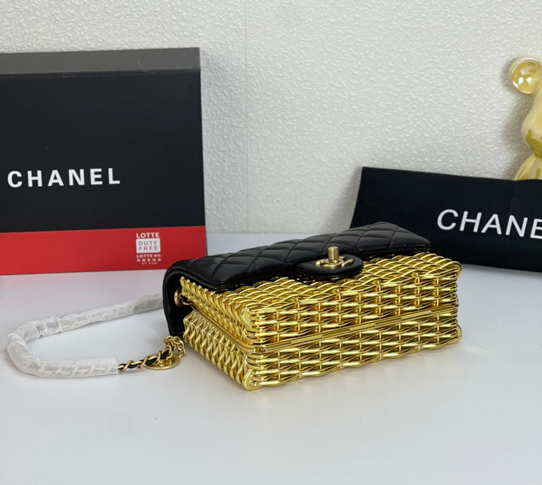 Elite Carryalls