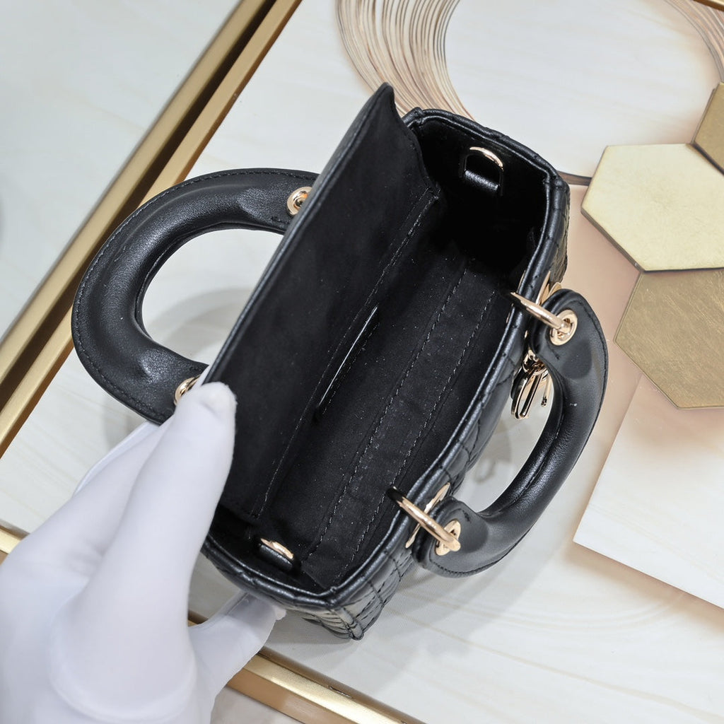 Elite Carryalls