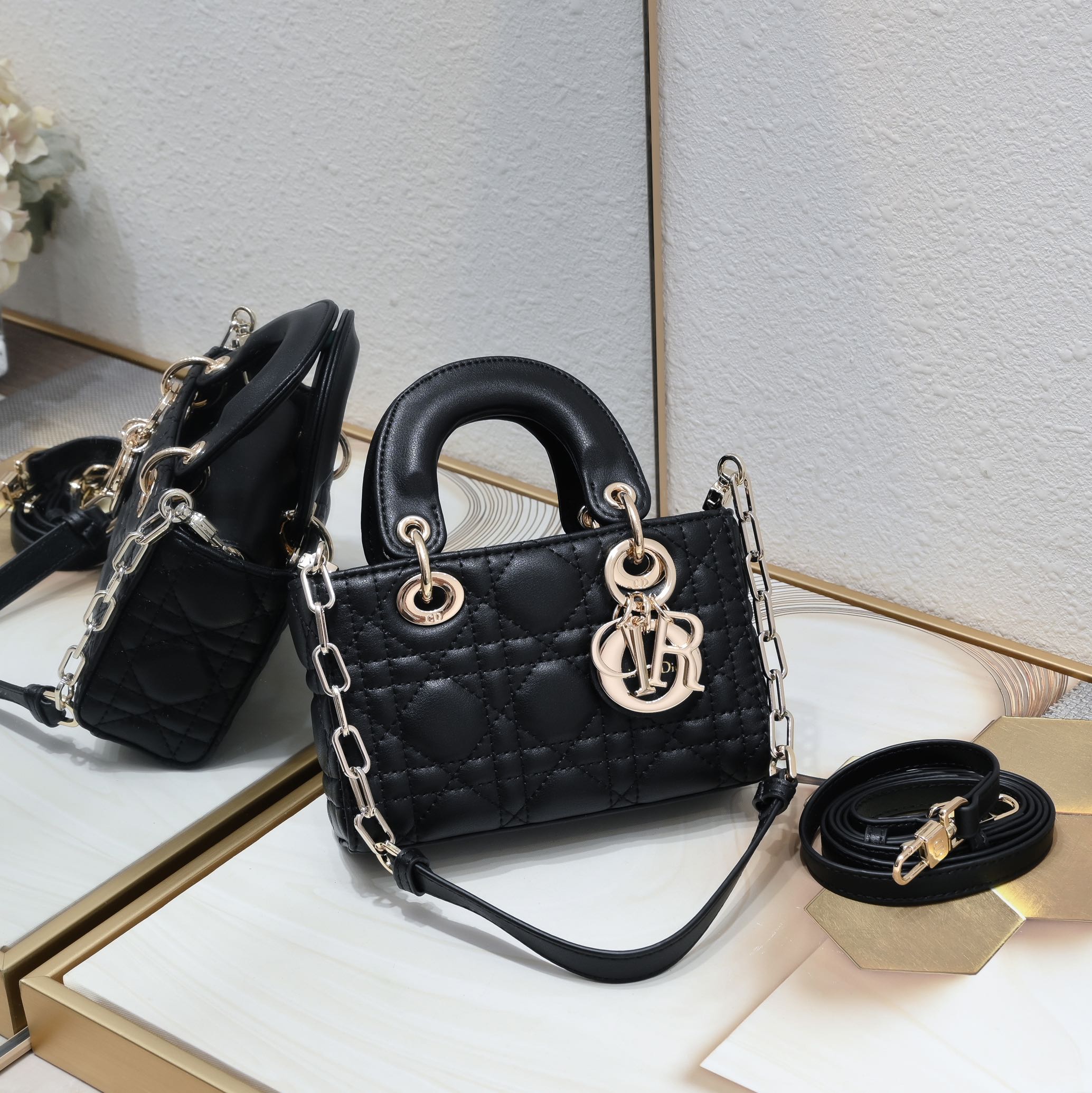Elite Carryalls