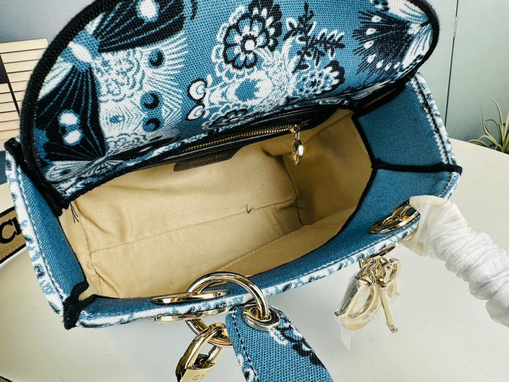 Elite Carryalls