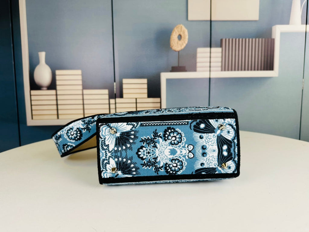 Elite Carryalls