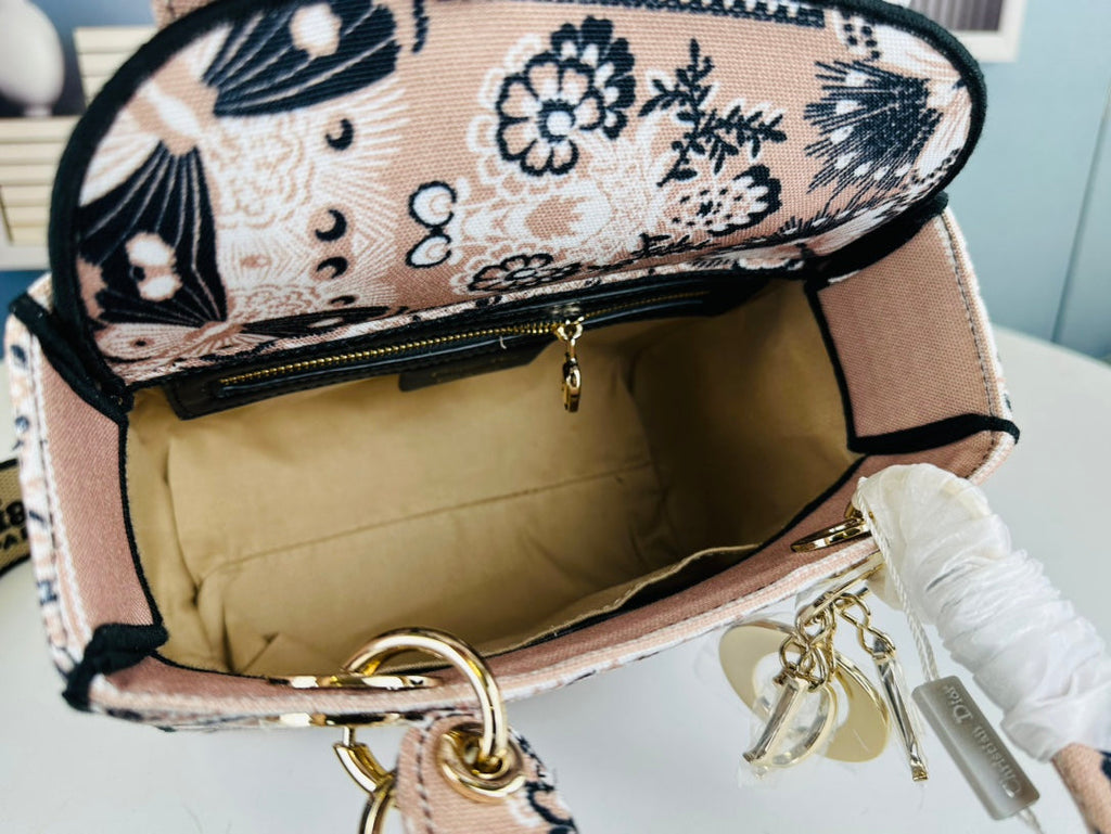 Elite Carryalls
