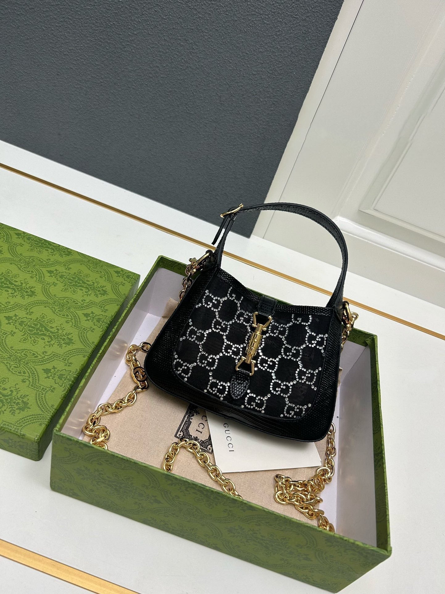 Elite Carryalls