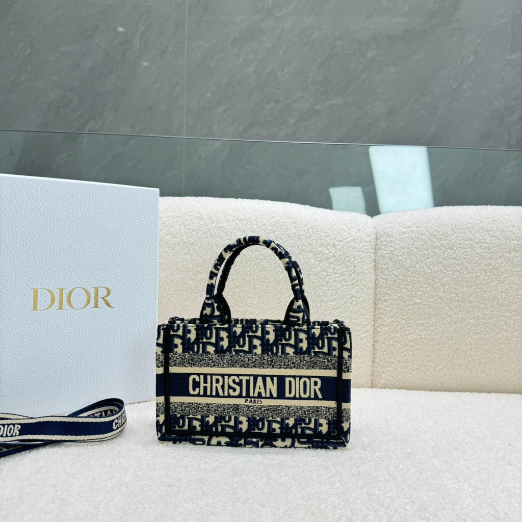 Elite Carryalls