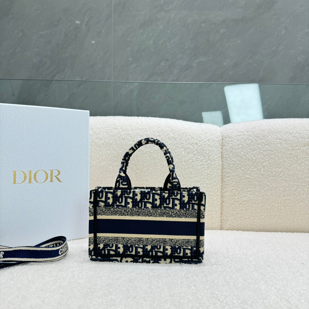 Elite Carryalls