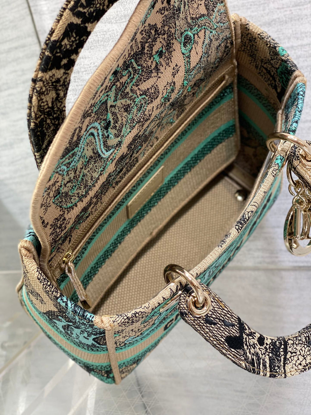 Elite Carryalls