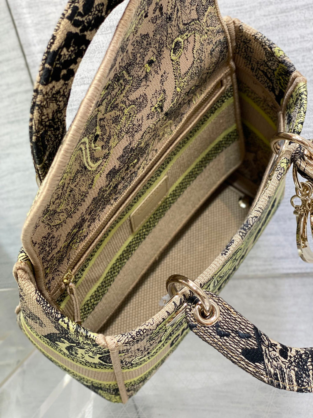 Elite Carryalls