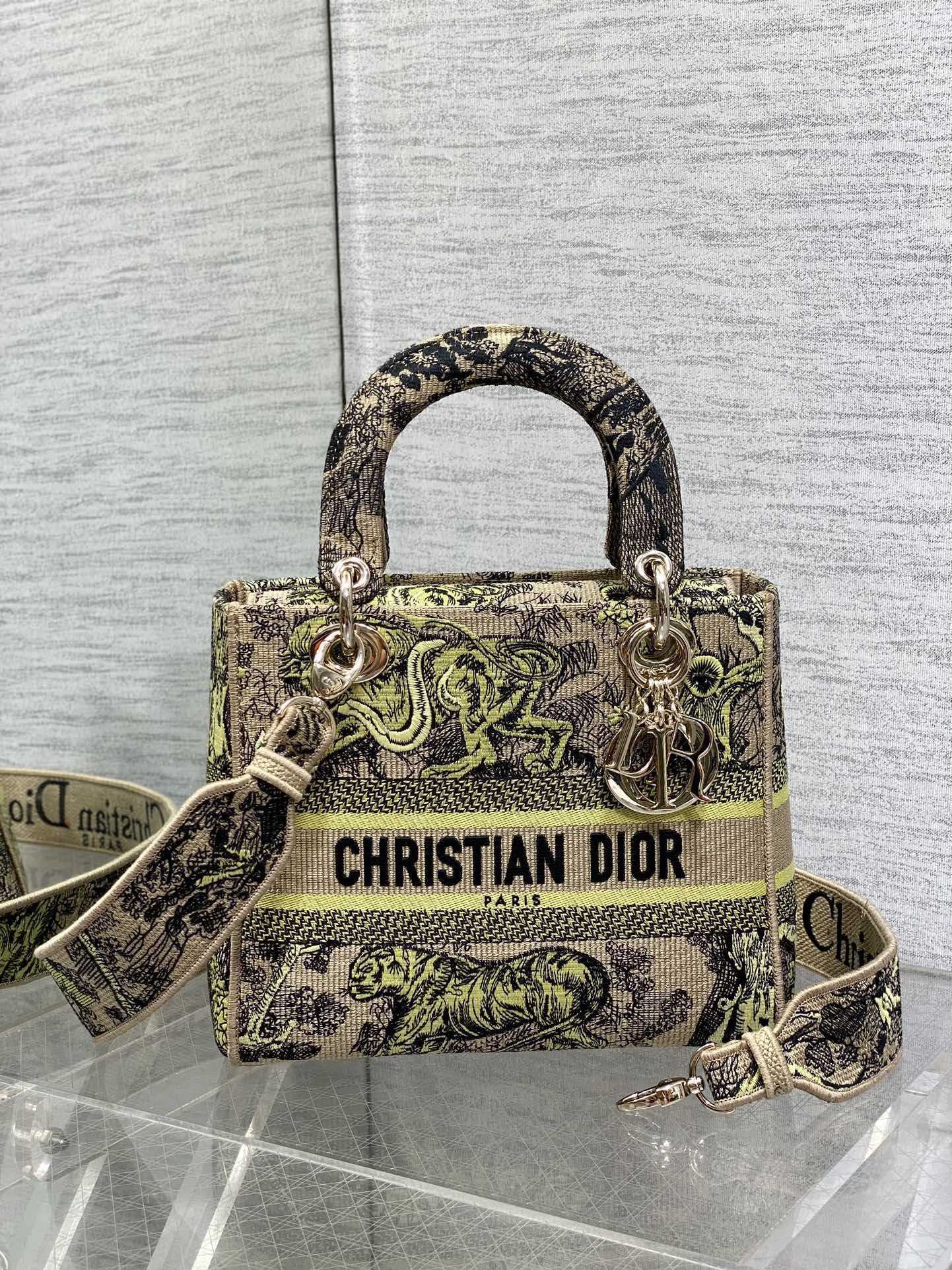 Elite Carryalls