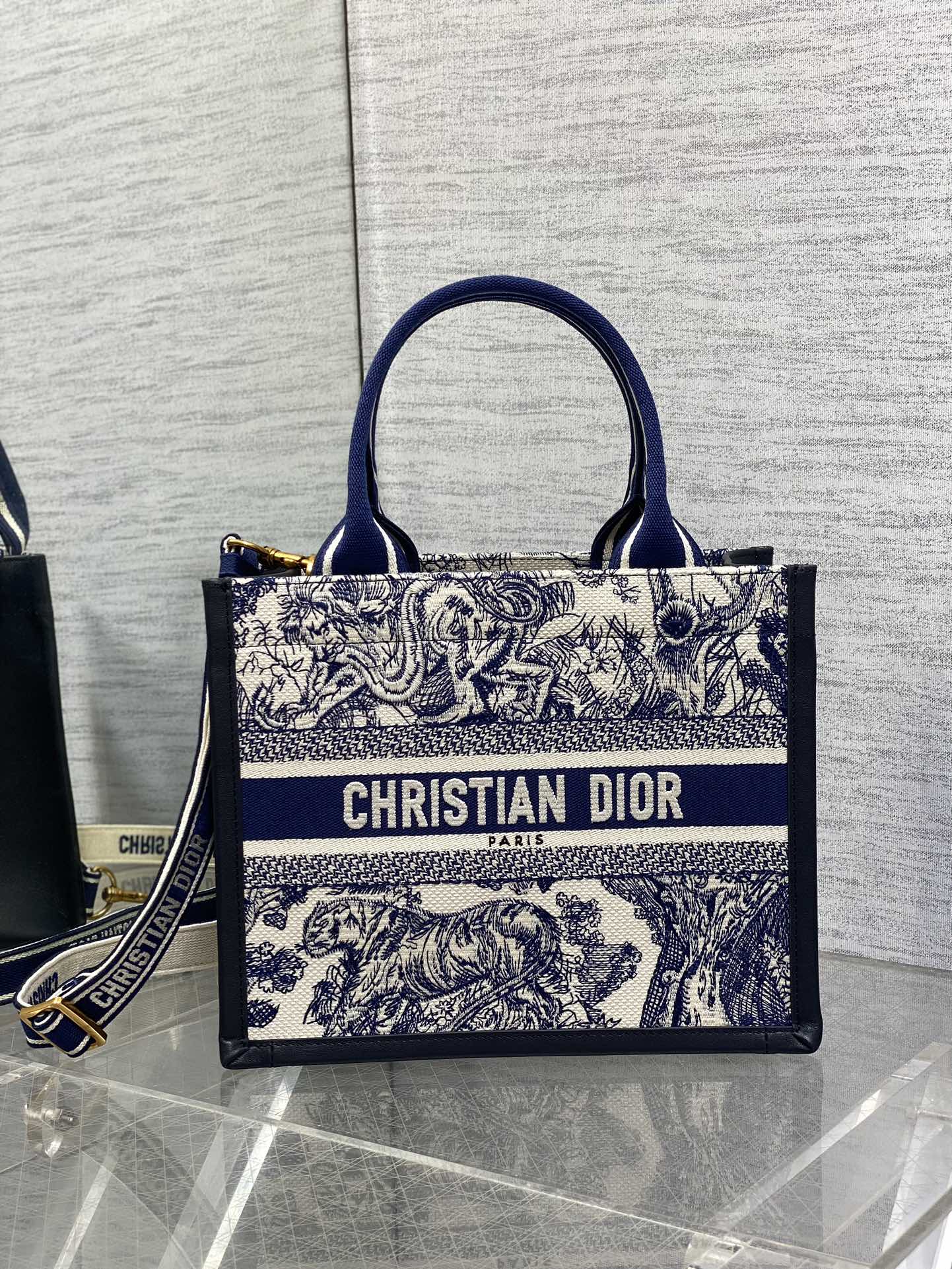 Elite Carryalls