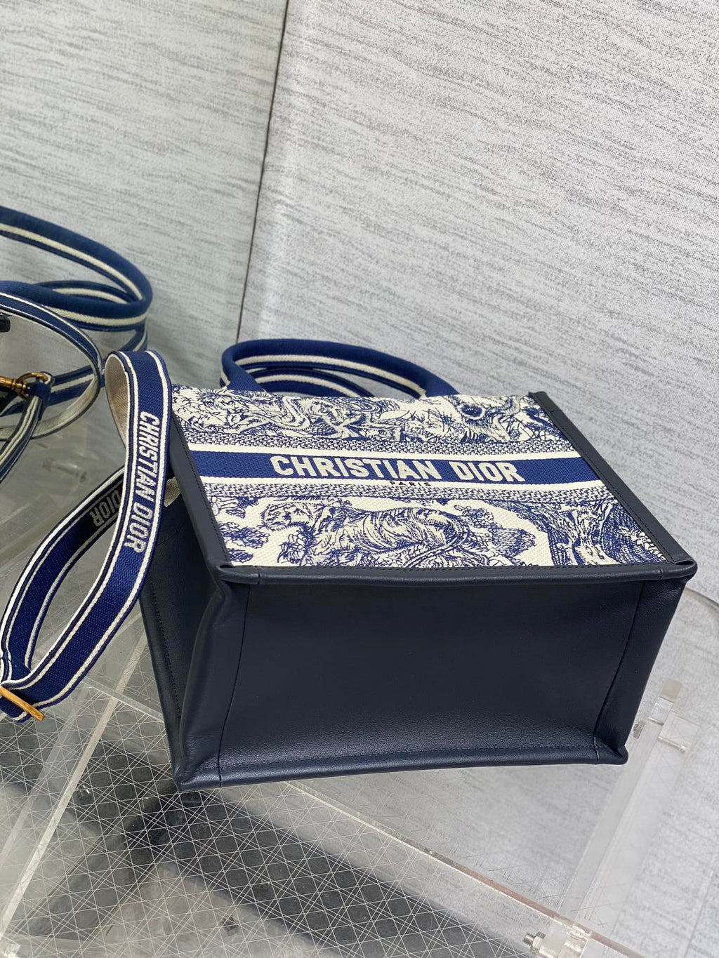 Elite Carryalls