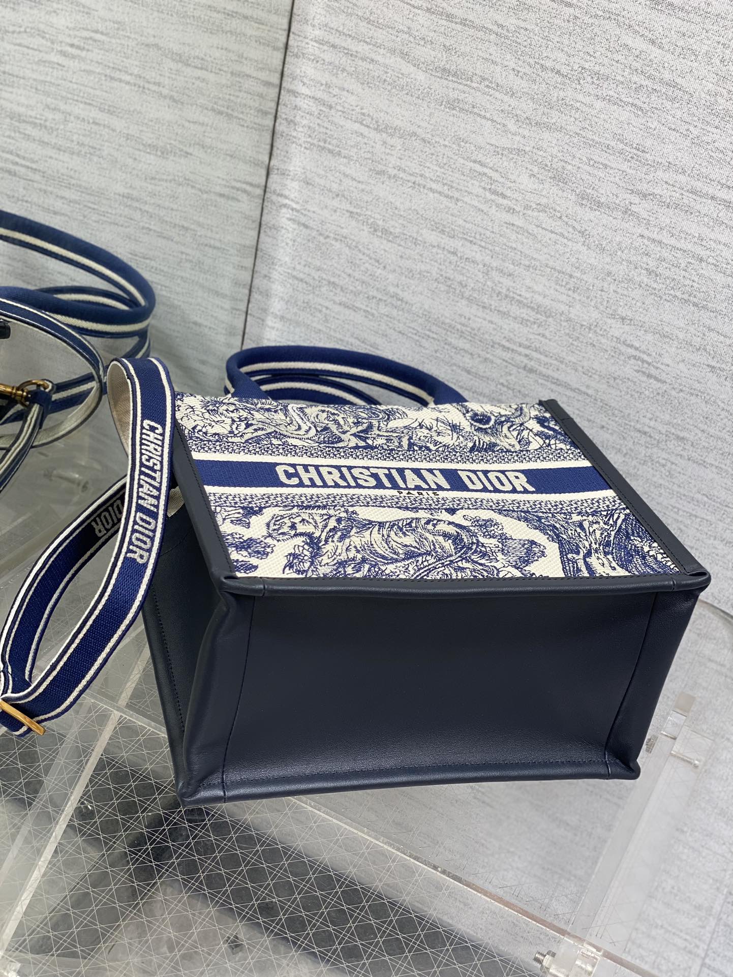 Elite Carryalls
