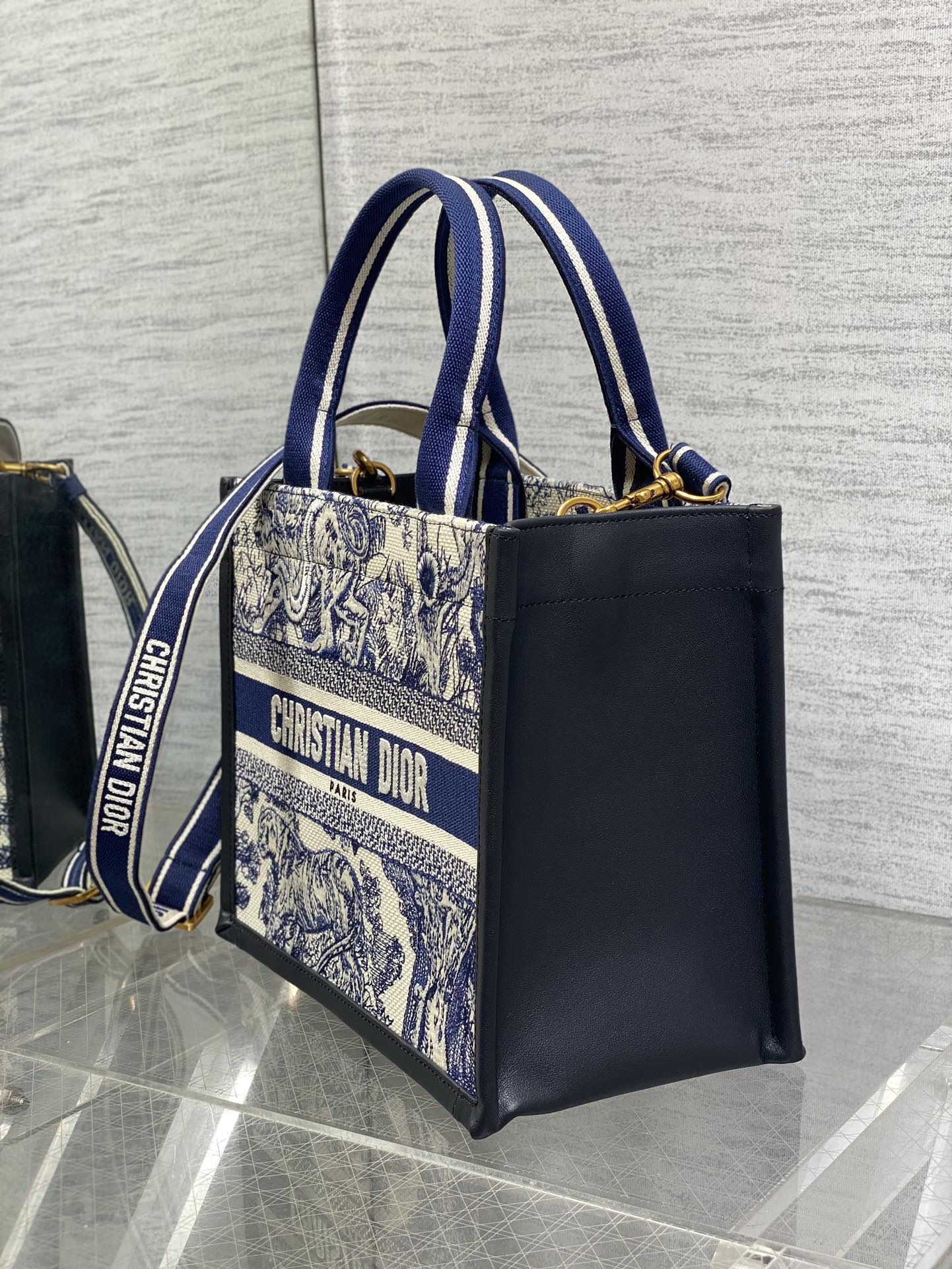 Elite Carryalls