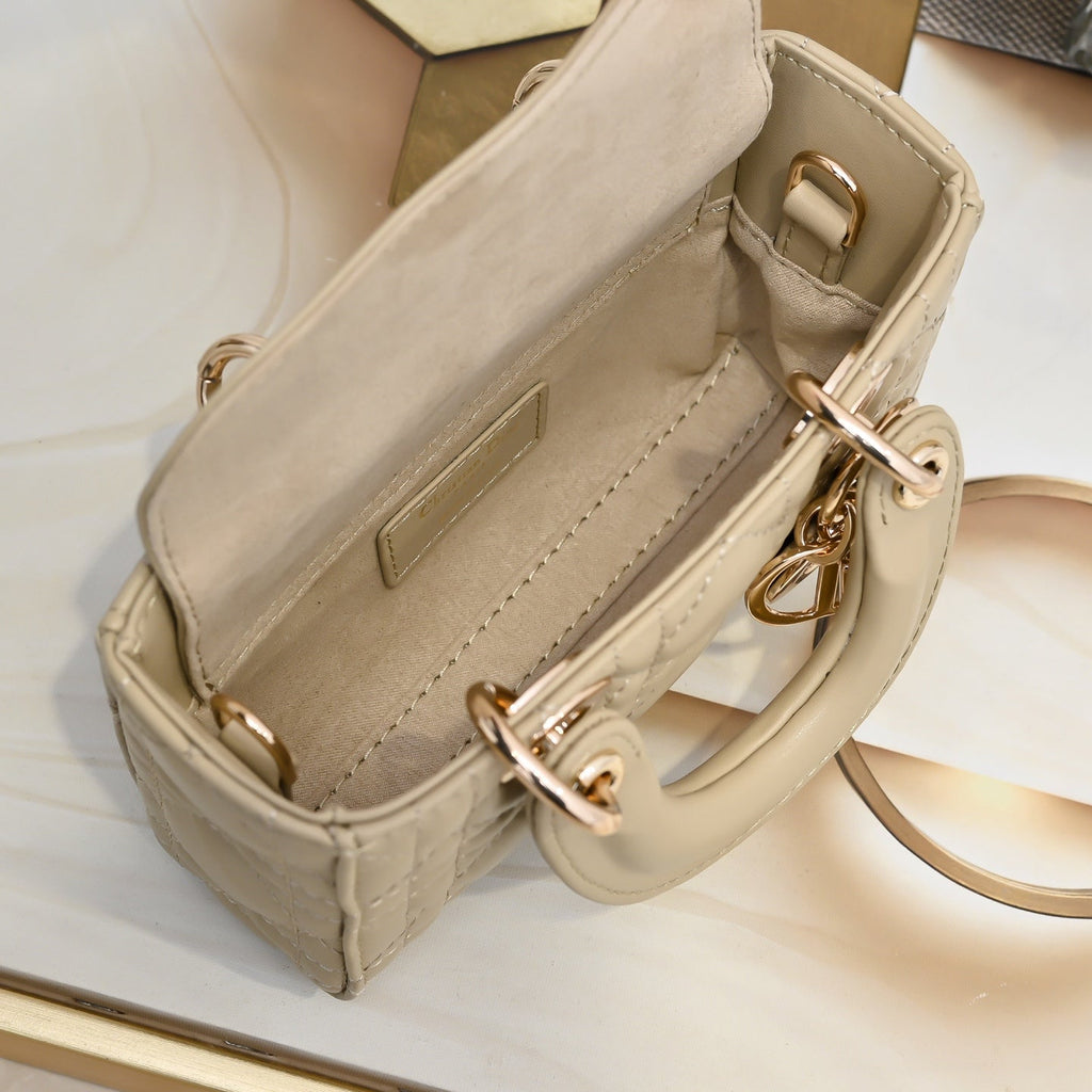 Elite Carryalls