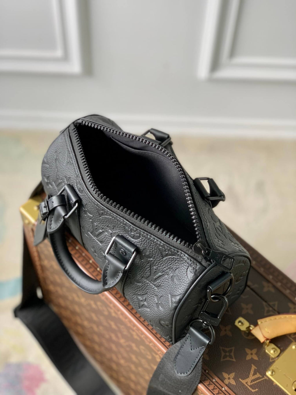 M20900 KEEPALL BANDOULIÈRE 25 Embossing black
