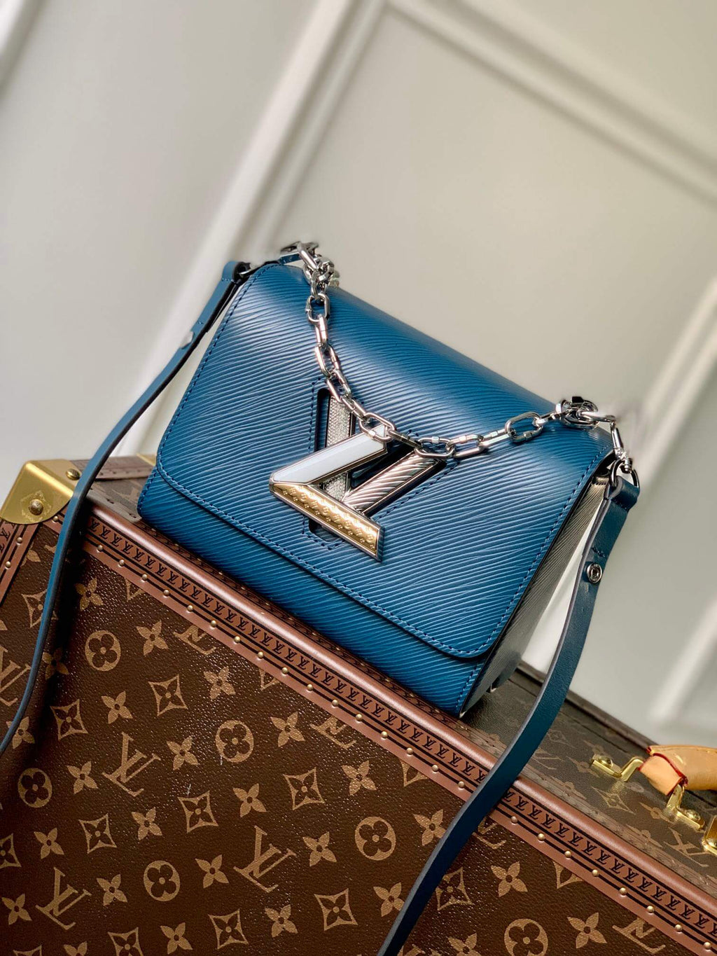M21033 TWIST PM Monogram 19cm Toledo Blue