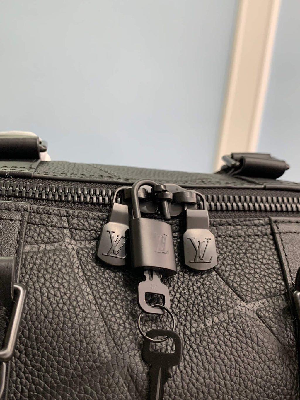 M21382 KEEPALL BANDOULIÈRE 50 Monogram Shadow black