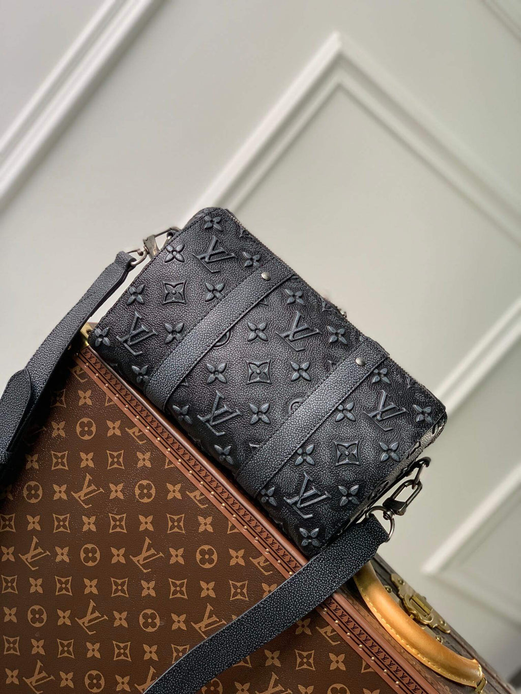 M21448 CITY KEEPALL Monogram 27CM black