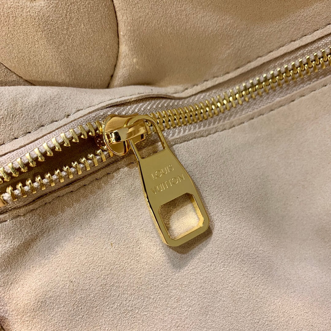 M21579 Neverfull MM Monogram light apricot 31cm