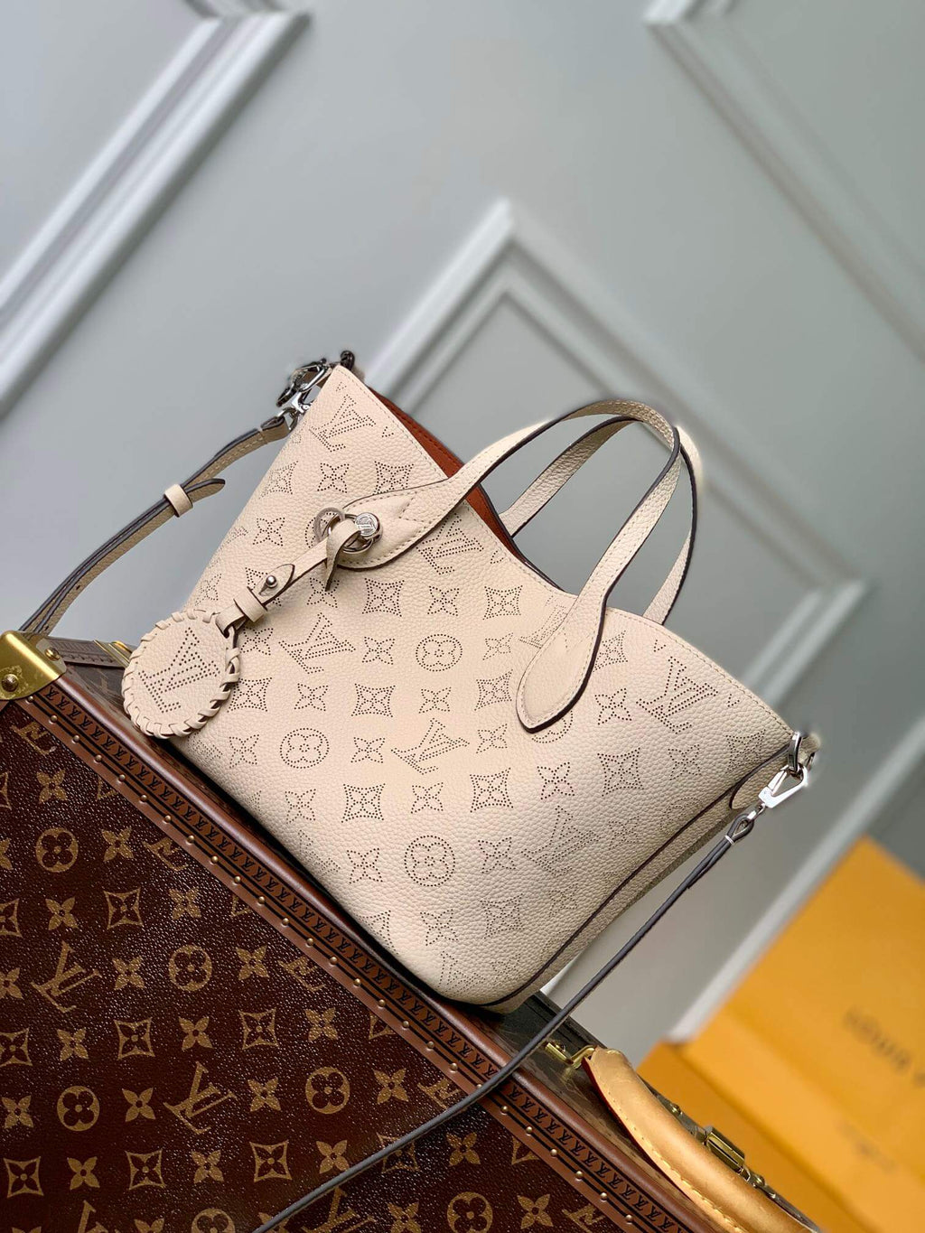 M21849 Blossom PM Handbag 20cm milk white