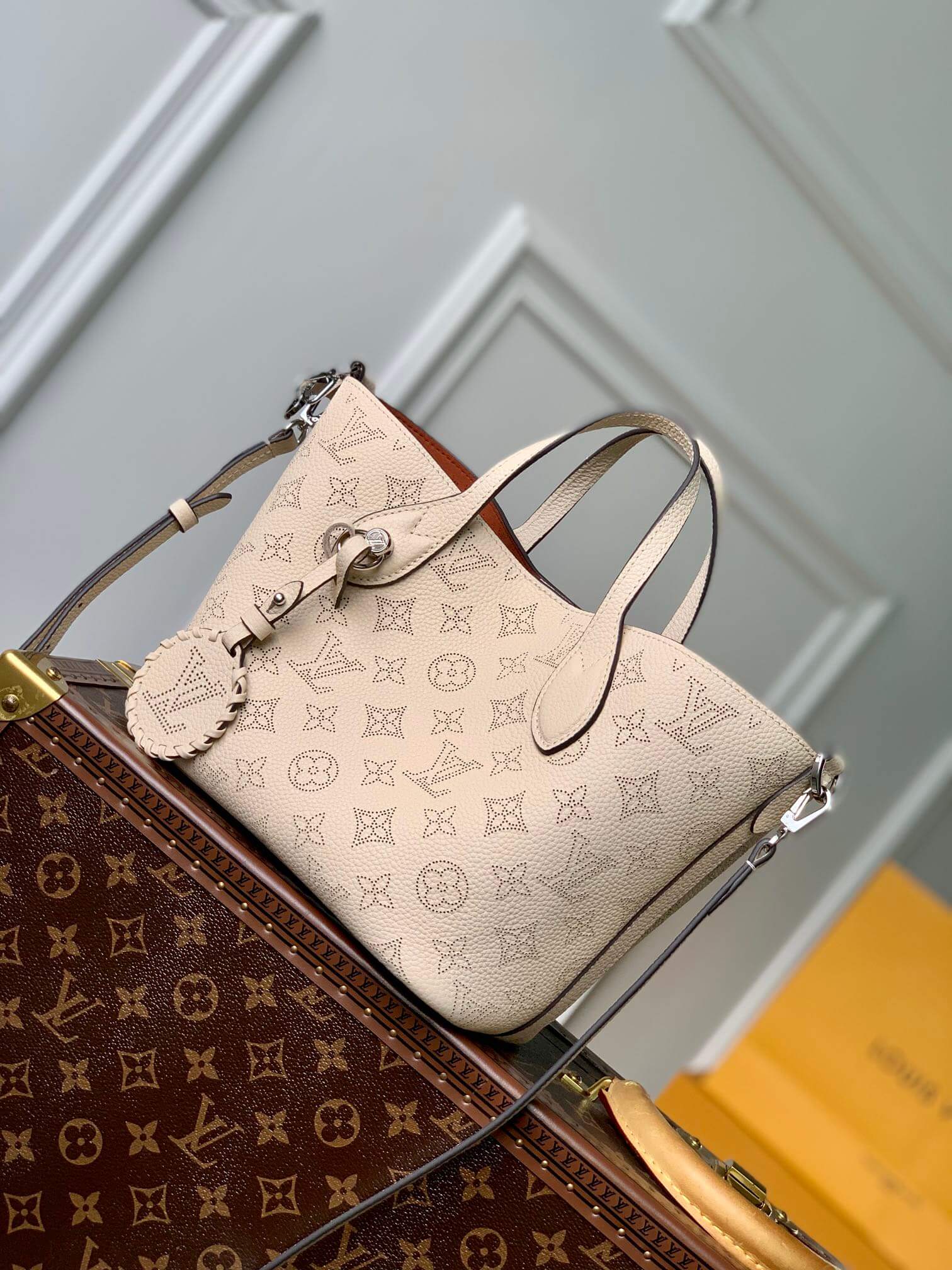 M21849 Blossom PM Handbag 20cm milk white