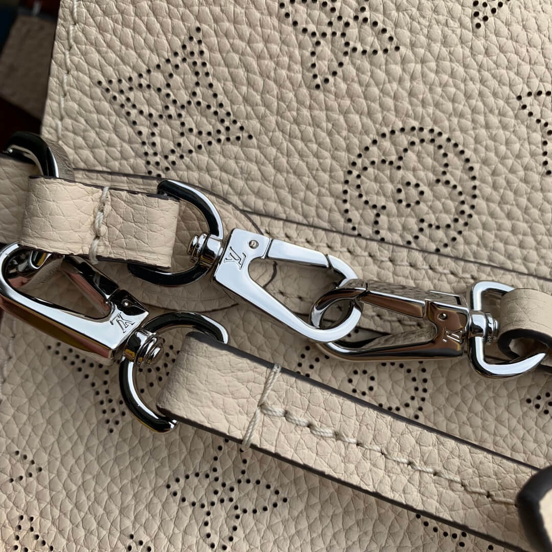 M21849 Blossom PM Handbag 20cm milk white