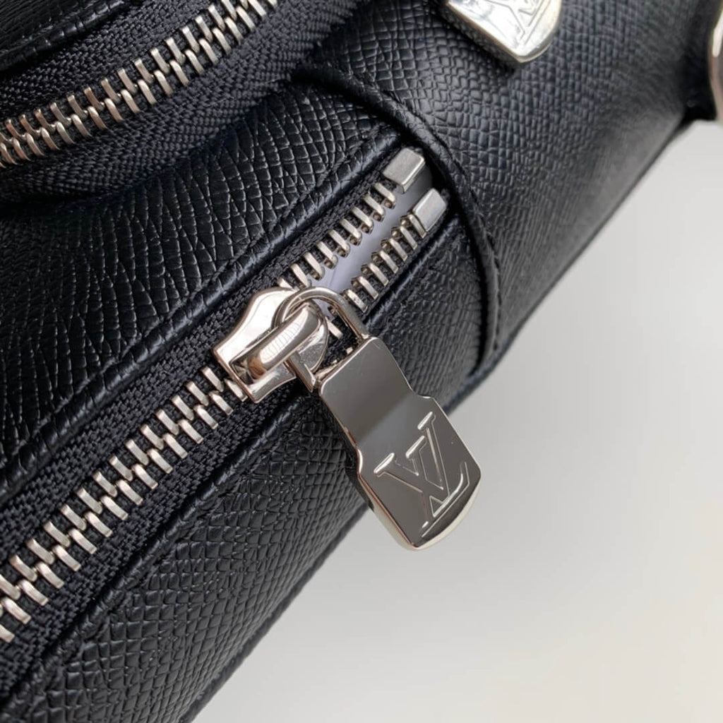 M30443 Avenue man bag chest bag black 20cm
