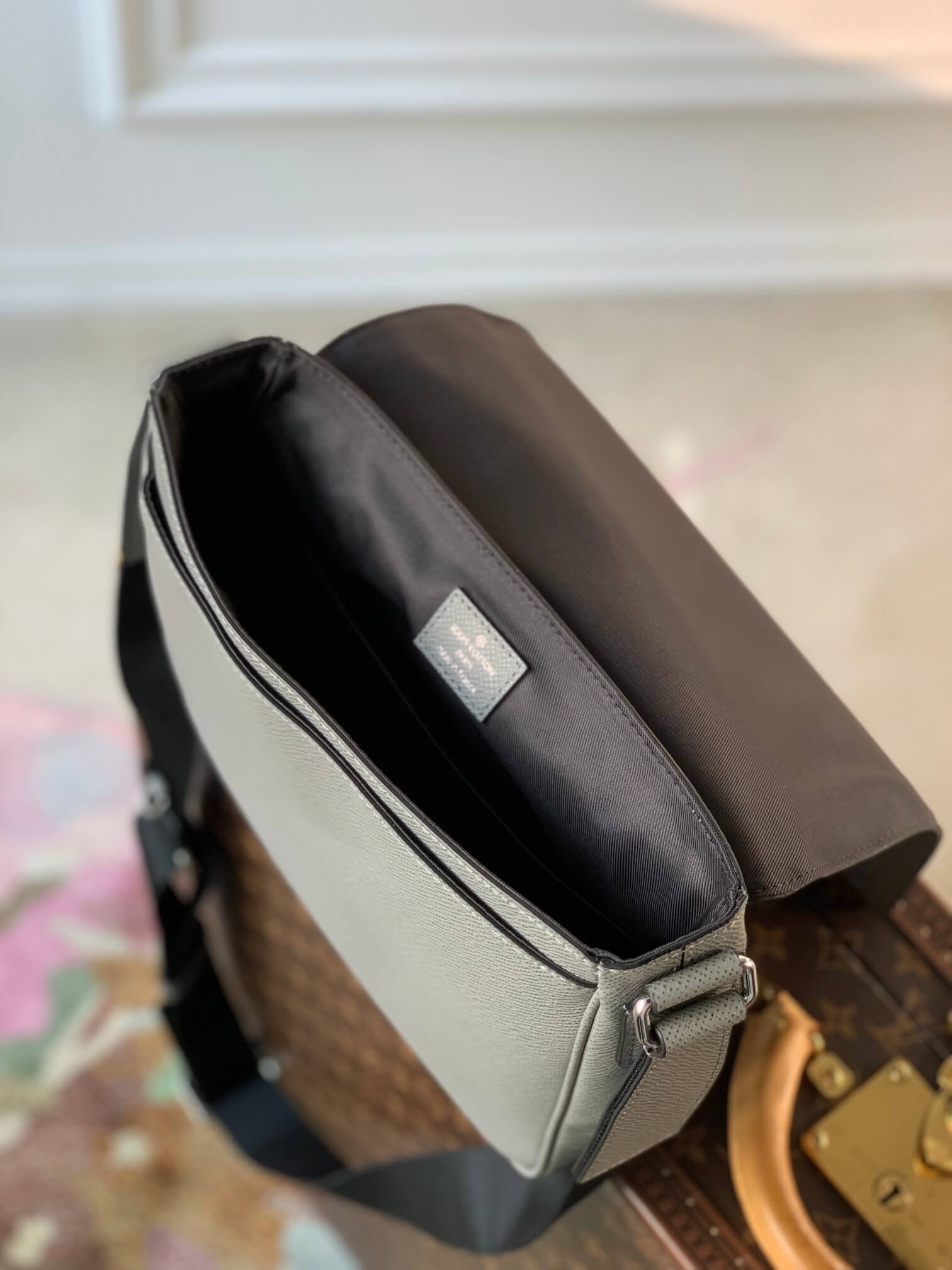 M30851 District PM Taïga 26cm grey man bag