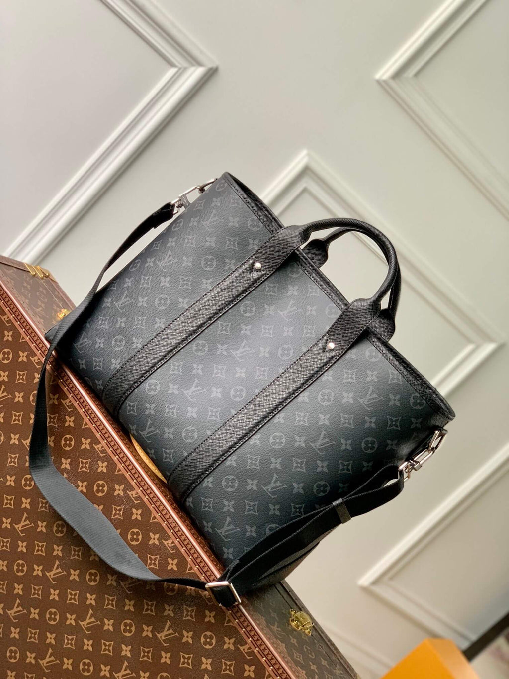M30937 Weekend Tote NM 43CM Monogram Eclipse coated canvas black